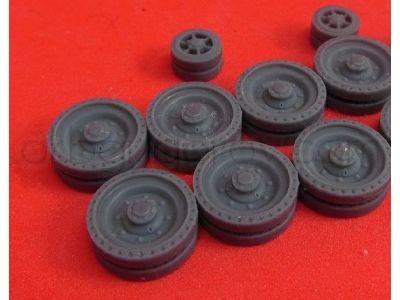 Wheels For Cromwell, Type 3, Perforated Tire And 3 Greasers - zdjęcie 3
