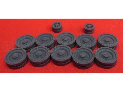 Wheels For Cromwell, Type 4, Perforated Tire And 2 Greasers - zdjęcie 1