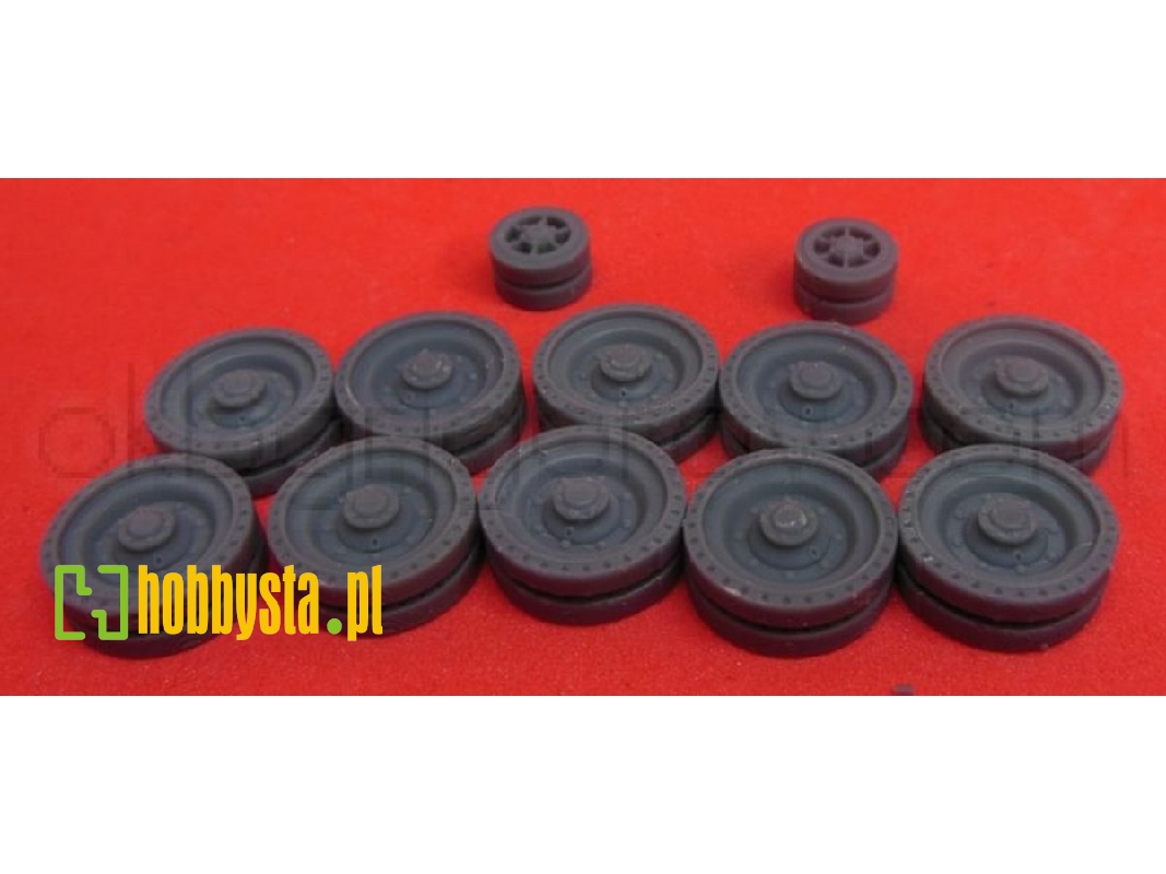 Wheels For Cromwell, Type 4, Perforated Tire And 2 Greasers - zdjęcie 1 Wheels For Cromwell, Type 4, Perforated Tire And 2 Greasers - zdjęcie 1
