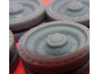 Wheels For Cromwell, Type 4, Perforated Tire And 2 Greasers - zdjęcie 2