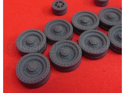 Wheels For Cromwell, Type 4, Perforated Tire And 2 Greasers - zdjęcie 3