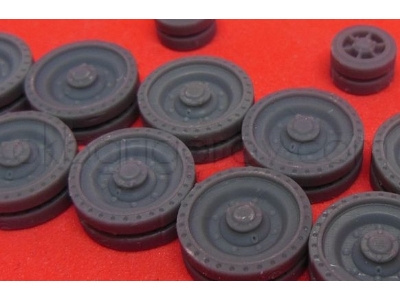 Wheels For Cromwell, Type 4, Perforated Tire And 2 Greasers - zdjęcie 4