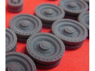Wheels For Cromwell, Type 4, Perforated Tire And 2 Greasers - zdjęcie 5