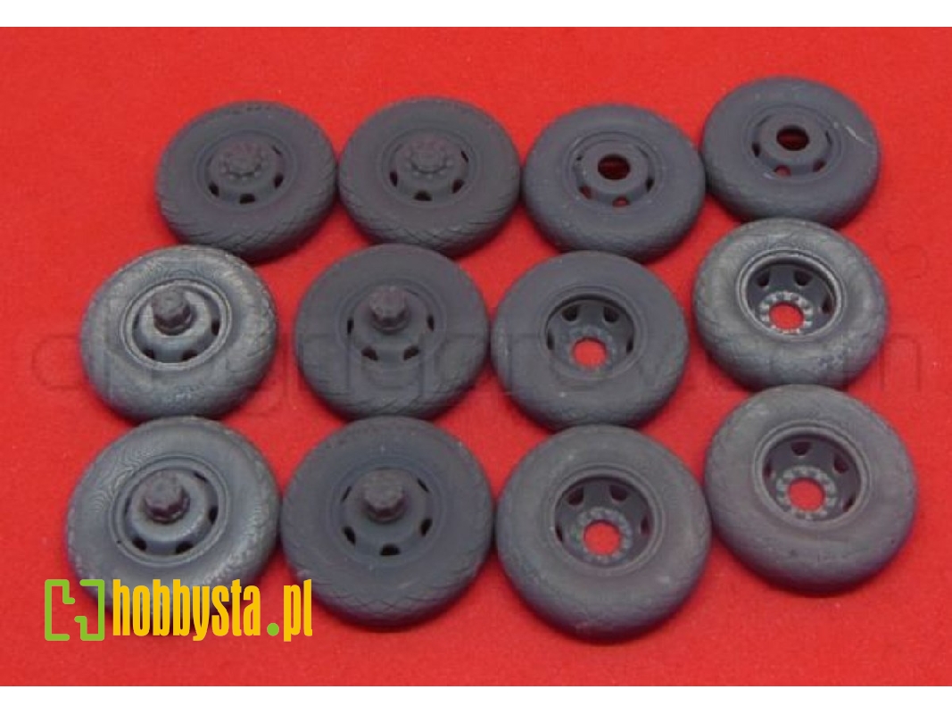 Wheels For Diamond T 4-ton 6×6 Truck, Military Desert - zdjęcie 1 Wheels For Diamond T 4-ton 6×6 Truck, Military Desert - zdjęcie 1