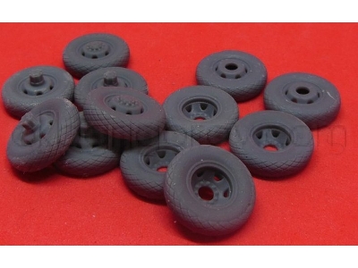 Wheels For Diamond T 4-ton 6×6 Truck, Military Desert - zdjęcie 3
