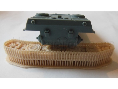 French Medium Tank Amx M4 Mle. 45 With Torsion Bar Suspension - zdjęcie 6