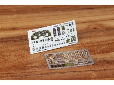 B-24J SPACE 1/48 - HOBBY BOSS - zdjęcie 3