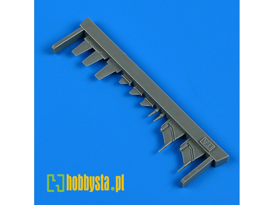 Tornado GR.4 antennas - zdjęcie 1 Tornado GR.4 antennas - zdjęcie 1