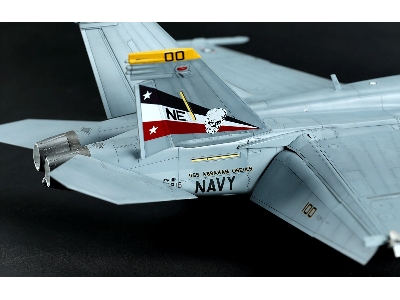 Boeing F/A-18 F Super Hornet - Bounty Hunters - zdjęcie 9