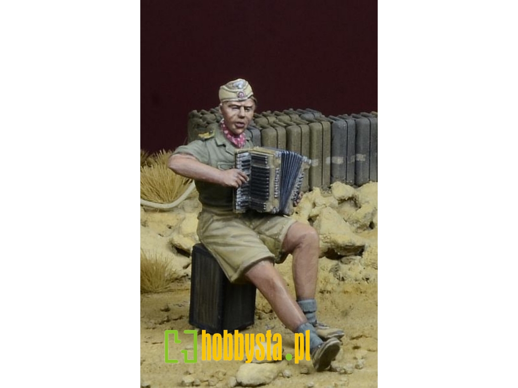 Dak Soldier Playing Accordion, North Africa 1941-43 - zdjęcie 1 Dak Soldier Playing Accordion, North Africa 1941-43 - zdjęcie 1