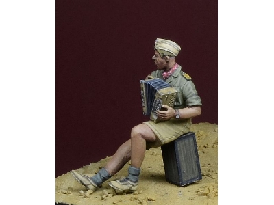 Dak Soldier Playing Accordion, North Africa 1941-43 - zdjęcie 2
