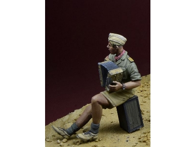 Dak Soldier Playing Accordion, North Africa 1941-43 - zdjęcie 4