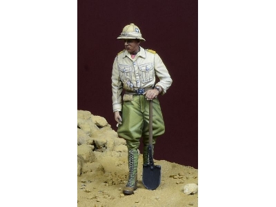 Dak Soldier With A Shovel, North Africa 1941-43 - zdjęcie 1