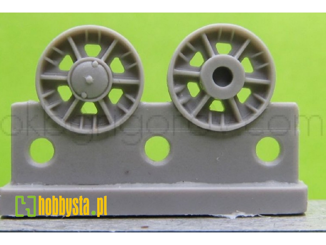 Wheels For Kv, Cast With 6 Triangular Apertures, December 1941 - September 1942 - zdjęcie 1