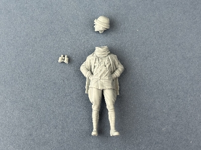 Italian Airman In Roold Helmet - zdjęcie 2