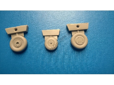 Sukhoi Su-17 / Su-22 - Wheel Set (For Kitty Hawk Model Kits) - zdjęcie 1