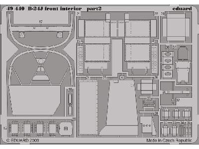  B-24J front interior 1/48 - Monogram - blaszki - zdjęcie 3