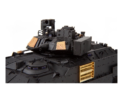 M2 Bradley 1/35 - MAGIC FACTORY - zdjęcie 4