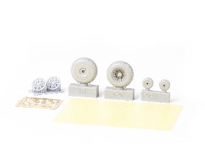 P-40E wheels diamond tread 1/48 - EDUARD - zdjęcie 4