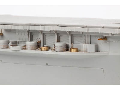 USS Midway CV-41 1/350 - TRUMPETER - zdjęcie 4