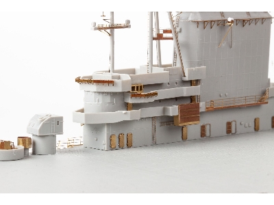 USS Midway CV-41 1/350 - TRUMPETER - zdjęcie 33