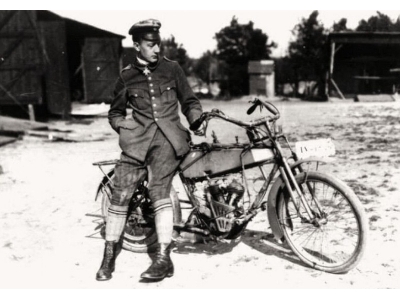 Werner Voss Posing With A Motorcycle - zdjęcie 3