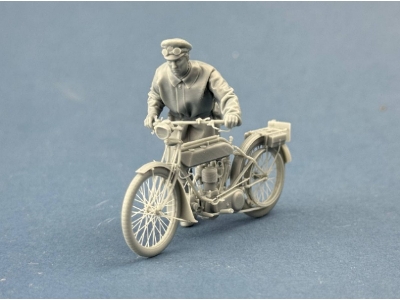 British Dispatch Rider Pushing His Motorcycle - zdjęcie 3