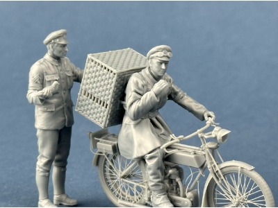 British Dispatch Rider Taking Carrier Pigeons To The Front Line - zdjęcie 2