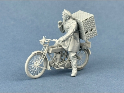 British Dispatch Rider With A Basket Of Pigeons - zdjęcie 3