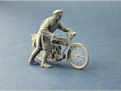 British Dispatch Rider Pushing His Motorcycle - zdjęcie 2