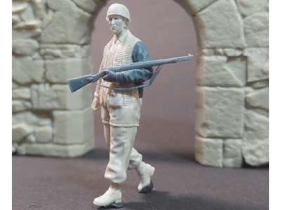 German Fallschirmjager On The March - zdjęcie 3