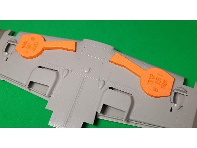 Bf 109 E Wheel Bay Plugs (For Trumpeter) - zdjęcie 2