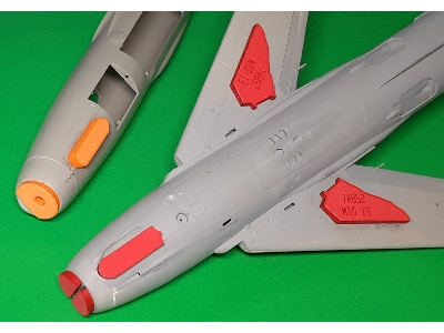 Mig-19 S/Pm Wheel Bay Plugs (For Trumpeter/Eduard) - zdjęcie 2