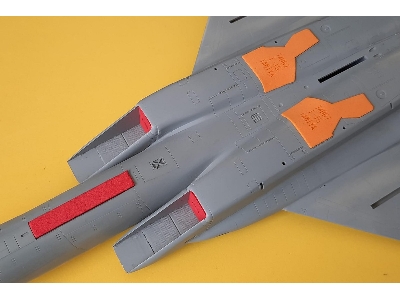 F-15 Eagle Wheel Bay Plugs (For Tamiya) - zdjęcie 2