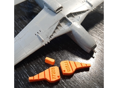 North American P-51 D Mustang Wheel Bay Plugs (For Tamiya Kits) - zdjęcie 2