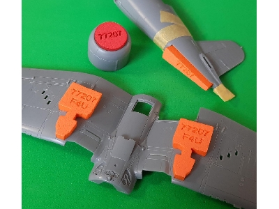 Vought F4u Corsair Wheel Bay Plugs (For Tamiya Kits) - zdjęcie 2