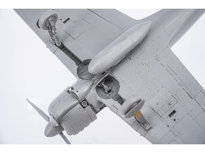 Mitsubishi A6m2 Zero Fighter With Interior Of The Engine And Weapons - zdjęcie 2