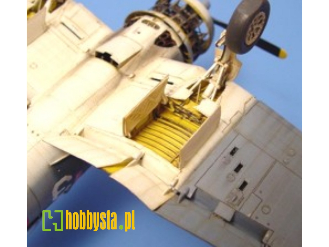 F4U-1 CORSAIR wheel bay - Academy - zdjęcie 1