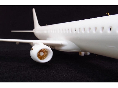 Embraer 195 Detail Set (Designed To Be Used With Revell Kits) - zdjęcie 4