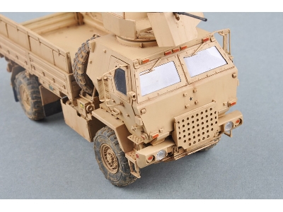 Ciężarówka M1078 LMTV (armor cab) - zdjęcie 6
