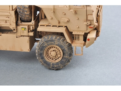 Ciężarówka M1078 LMTV (armor cab) - zdjęcie 7
