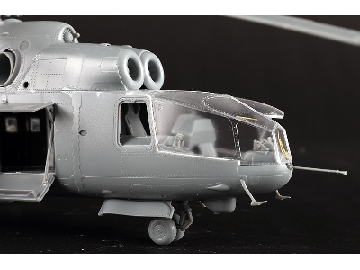 Mil Mi-24 A Hind-b - zdjęcie 12