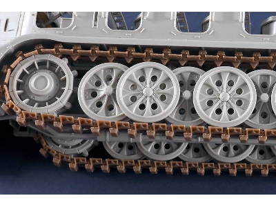 Schwerer Zugkraftwagen 18 T Sd.Kfz.9 Artillery Version - zdjęcie 9