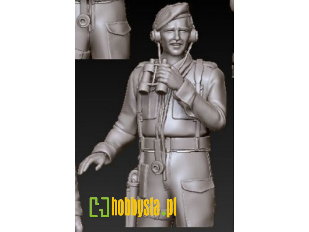 English Tank Crew Soldier Holding Binoculars - zdjęcie 1