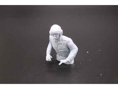 Bundeswehr Tank Crewmember Half-figure Both Hands On The Tank - zdjęcie 1