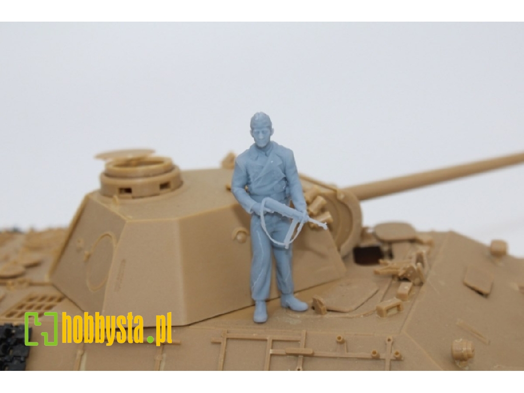 German Wwii Tank Crewmember With Mp40 - zdjęcie 1