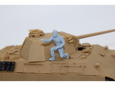 German Wwii Tank Crewmember Shooting - zdjęcie 1