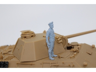 German Wwii Tank Officer Standing - zdjęcie 1