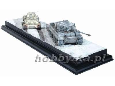 Tiger I vs T-34/76 Mod. 1941 - Winter diorama - zdjęcie 1