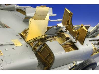  F-100D wheel wells and undercarriage 1/32 - Trumpeter - blaszki - zdjęcie 7